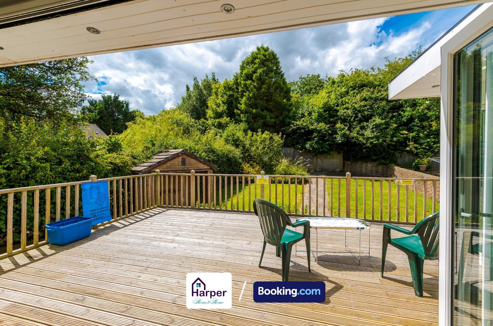 Spacious Detached Bungalow By Harperletting Short Lets & Serviced Accommodation Buckely With Pool Table & Driveway Buckley Bagian luar foto