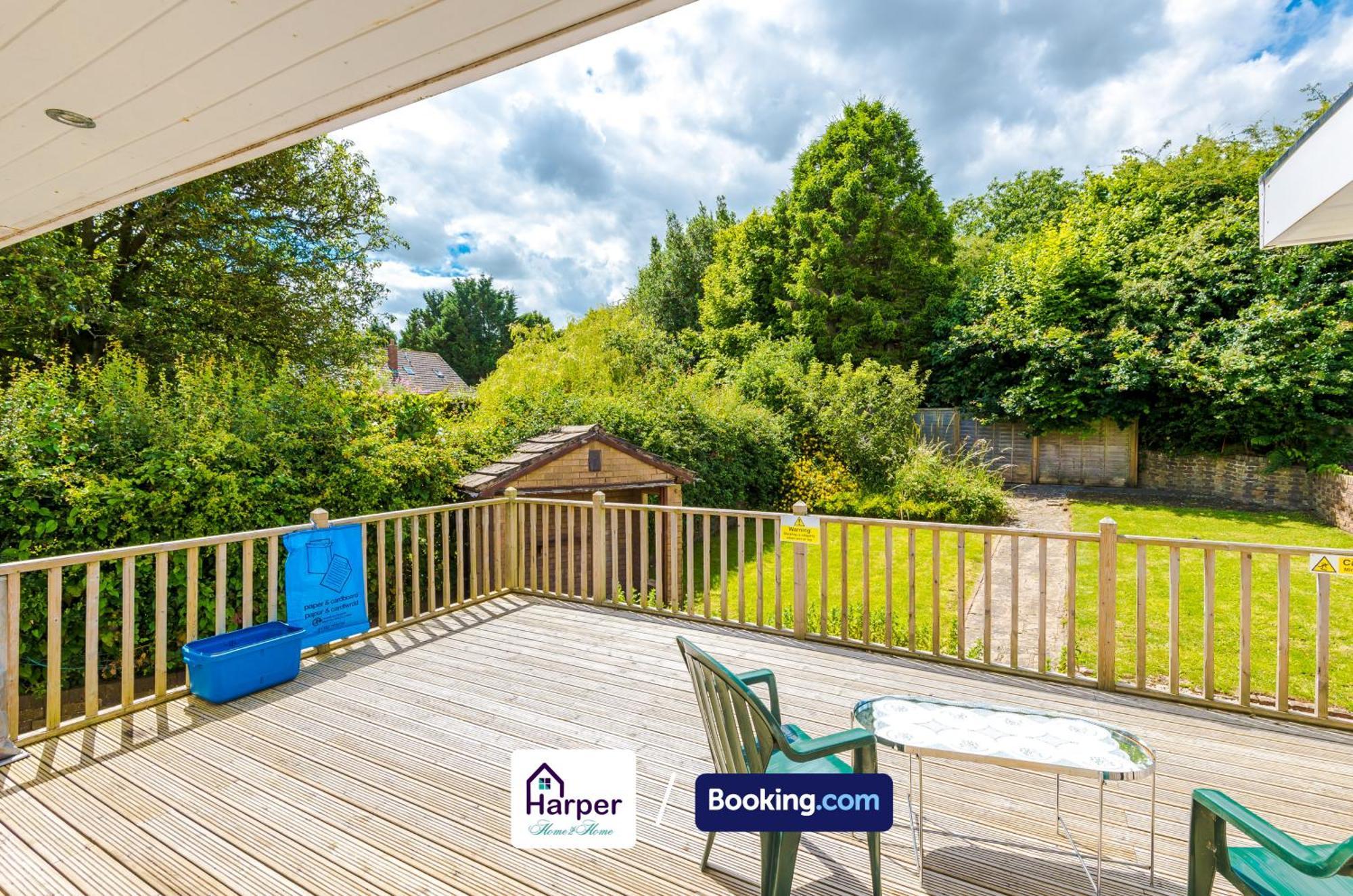 Spacious Detached Bungalow By Harperletting Short Lets & Serviced Accommodation Buckely With Pool Table & Driveway Buckley Bagian luar foto