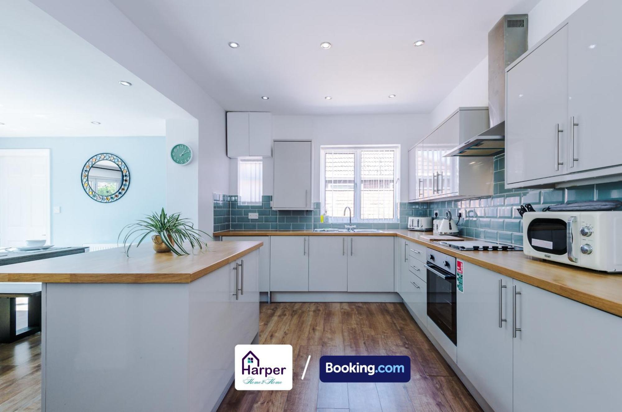 Spacious Detached Bungalow By Harperletting Short Lets & Serviced Accommodation Buckely With Pool Table & Driveway Buckley Bagian luar foto