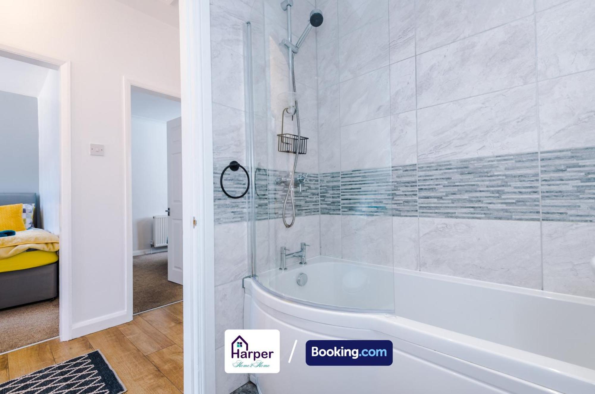 Spacious Detached Bungalow By Harperletting Short Lets & Serviced Accommodation Buckely With Pool Table & Driveway Buckley Bagian luar foto