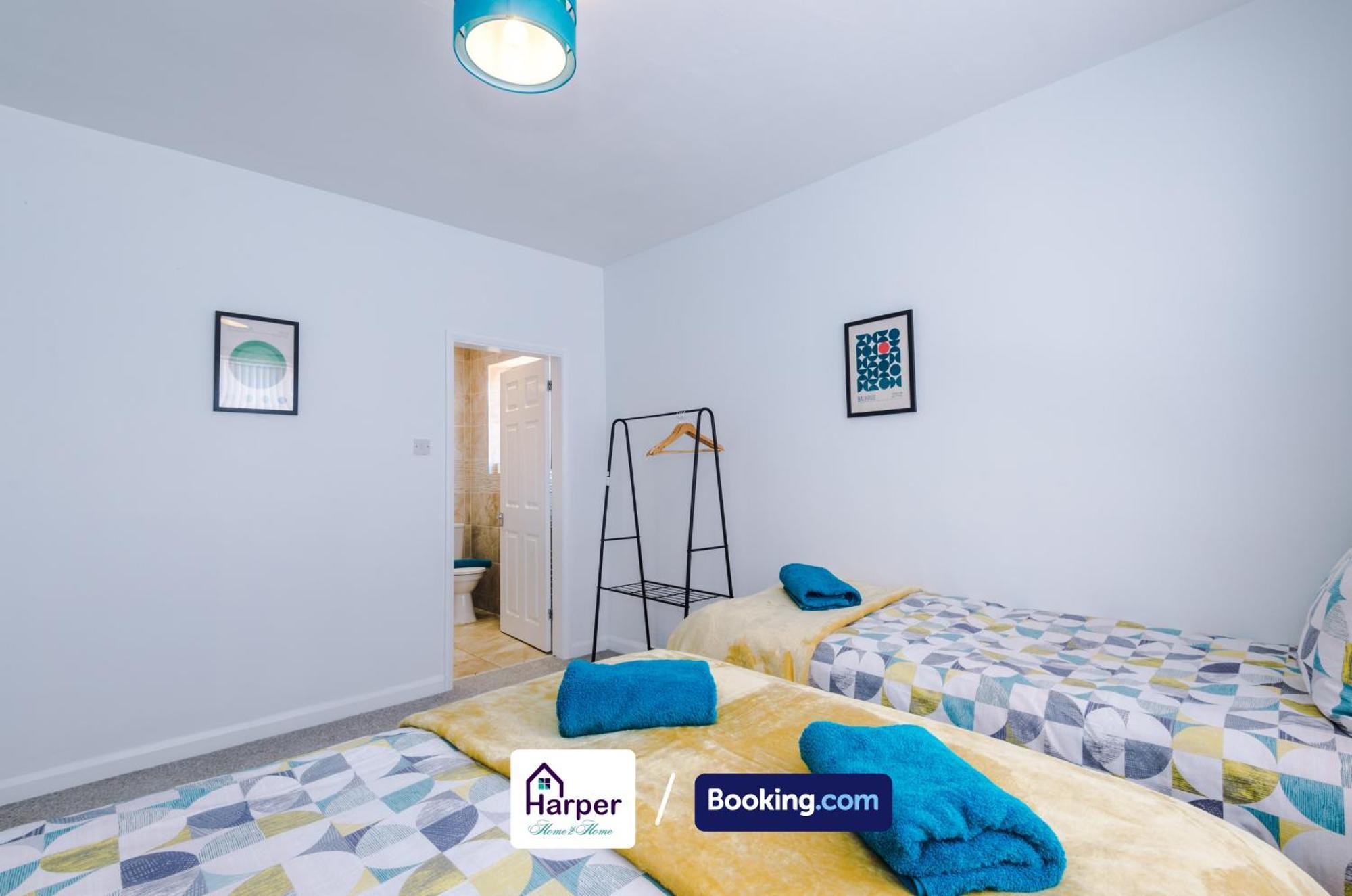 Spacious Detached Bungalow By Harperletting Short Lets & Serviced Accommodation Buckely With Pool Table & Driveway Buckley Bagian luar foto